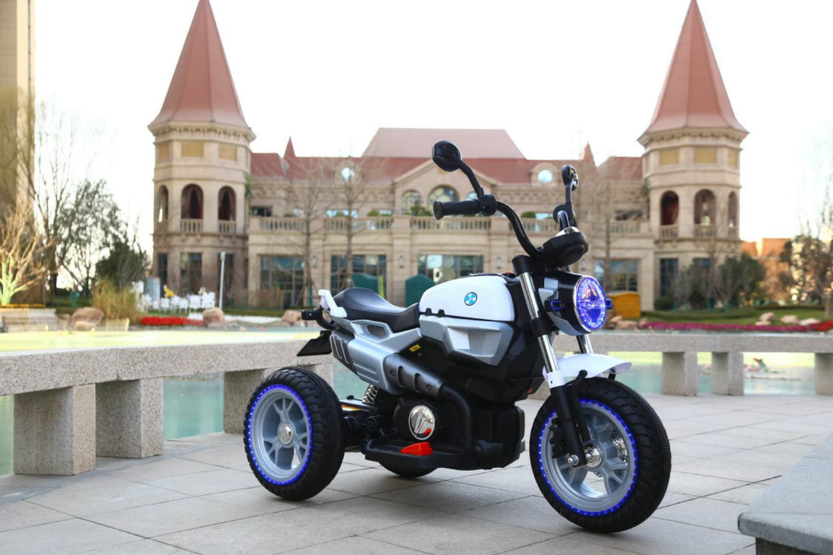 12V Kids Electric Motorbike with Lights – Ride-On Motorcycle Silver